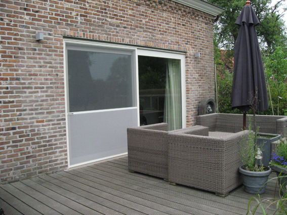 Schuifvliegendeur met petscreen onderaan